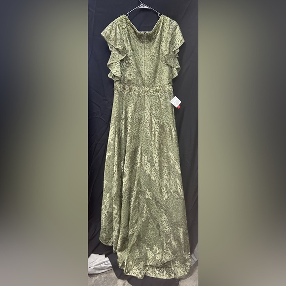 Mac Duggal 20310 NWT EMBROIDERED FLUTTER SLEEVE V-NECK GOWN - Picture 5 of 7